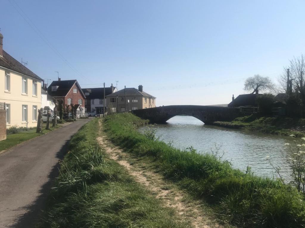 Delightful Cottage On The River Adur Close To Brighton & The Downs No Dogs Sorry Upper Beeding Extérieur photo