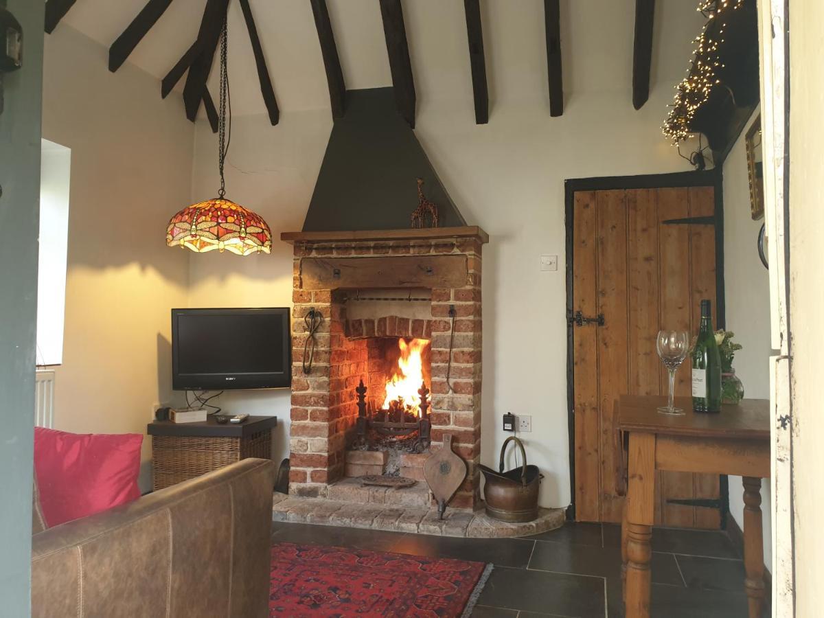 Delightful Cottage On The River Adur Close To Brighton & The Downs No Dogs Sorry Upper Beeding Extérieur photo