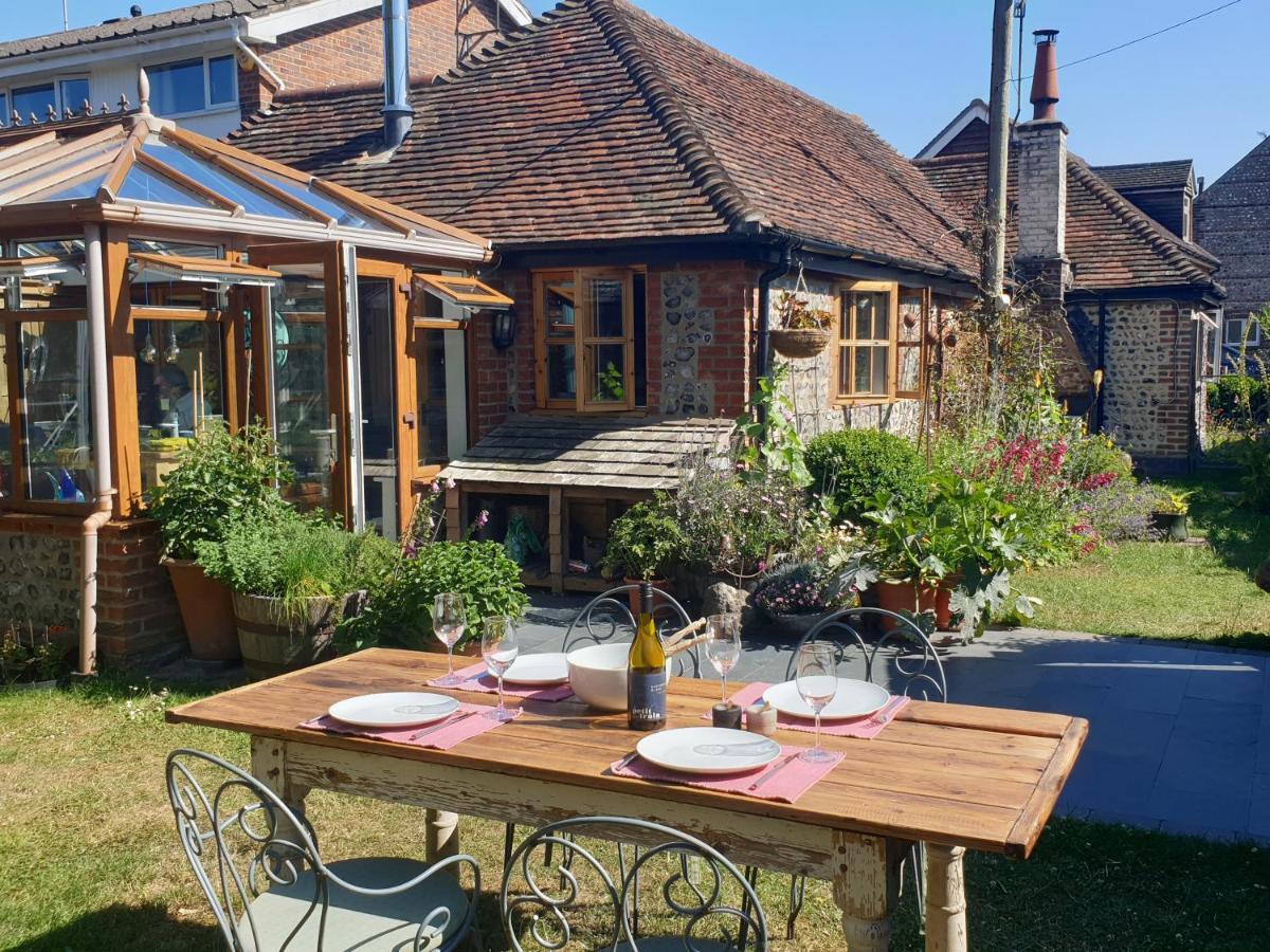 Delightful Cottage On The River Adur Close To Brighton & The Downs No Dogs Sorry Upper Beeding Extérieur photo