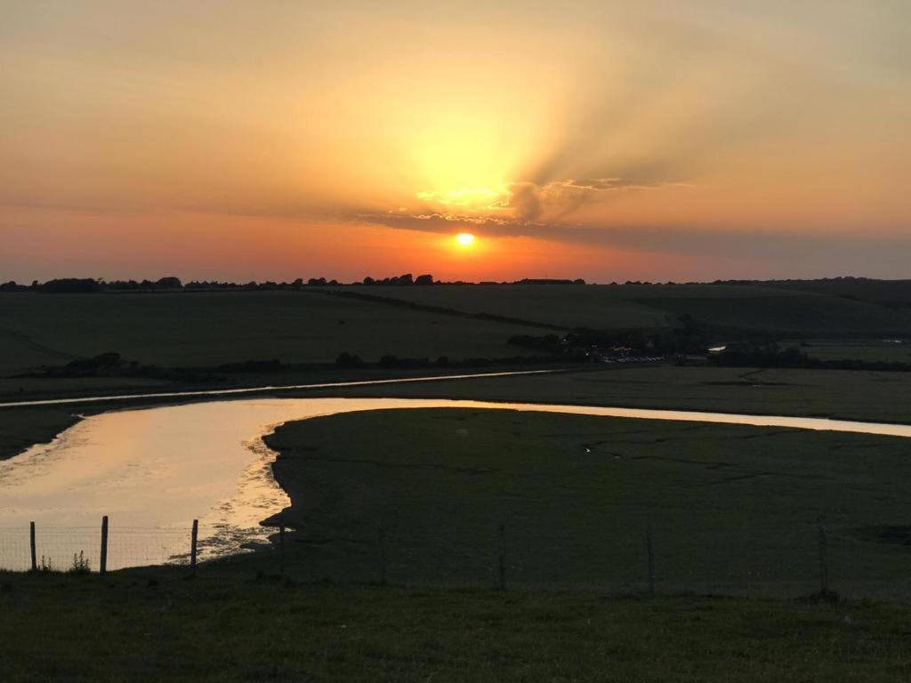 Delightful Cottage On The River Adur Close To Brighton & The Downs No Dogs Sorry Upper Beeding Extérieur photo