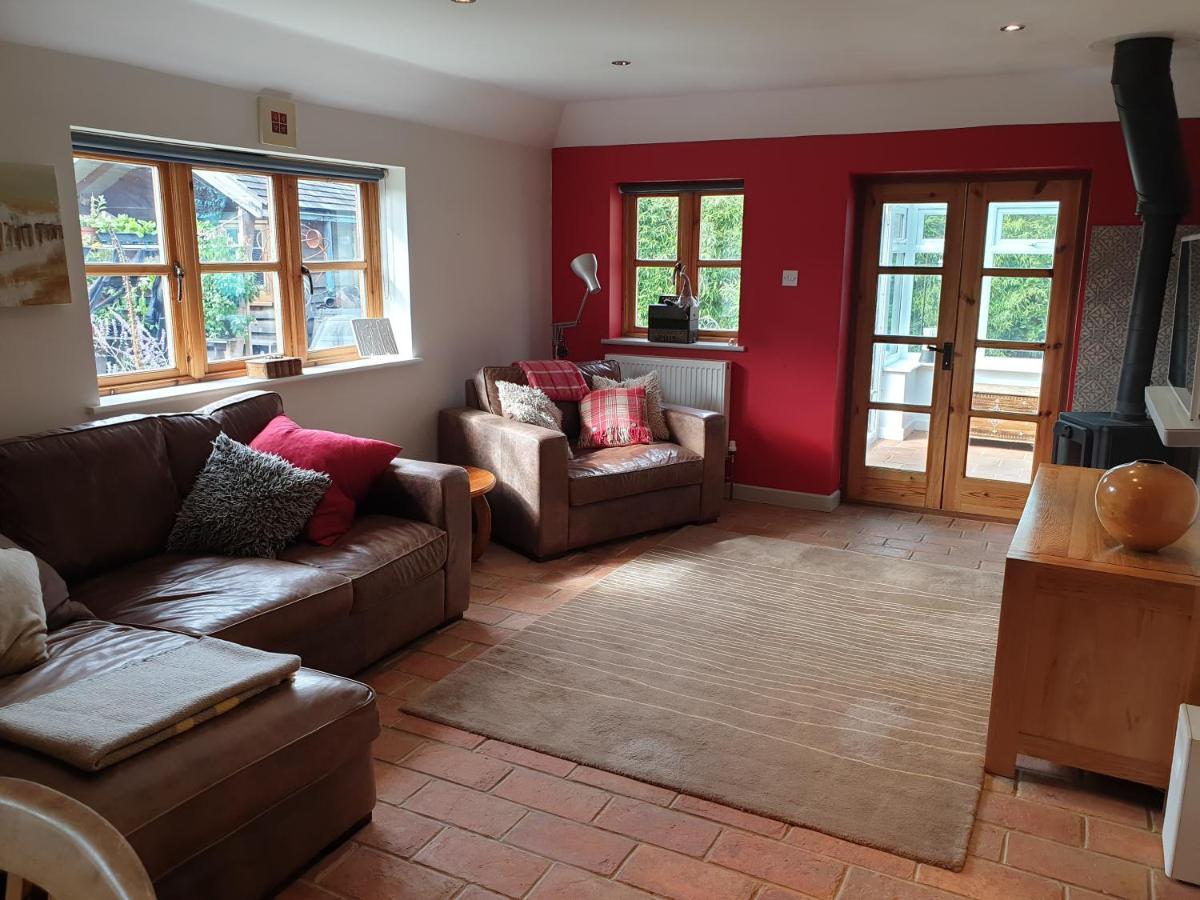 Delightful Cottage On The River Adur Close To Brighton & The Downs No Dogs Sorry Upper Beeding Extérieur photo
